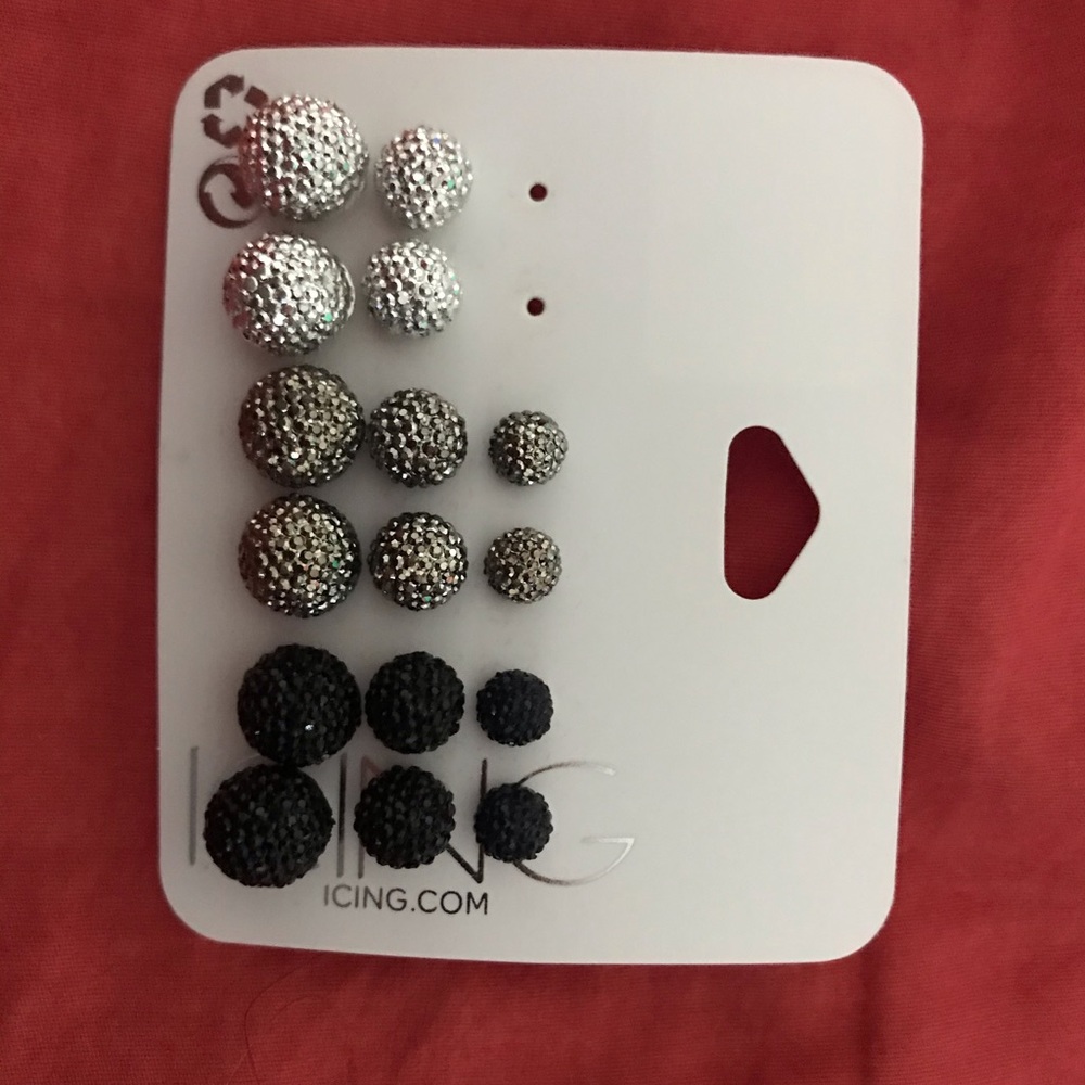 Claire’s pack of earrings